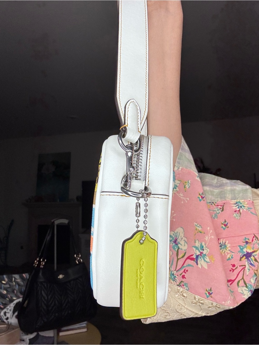 Coach Hawaii print crossbody Like NEW - Picture 4 of 15